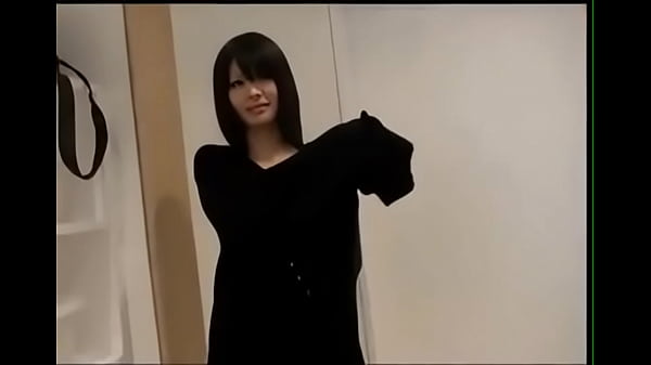 3653332 cuarteto con una asiática en la casa de baños