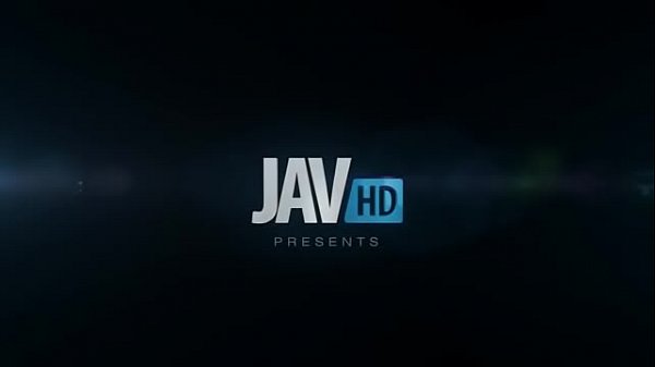 Ibuki se pone duro con juguetes durante el juego porno desagradable