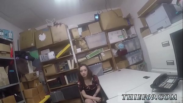 Cảnh sát đầu đỏ Nghi phạm ban đầu phủ nhận cáo buộc trộm cắp của sĩ quan LP.