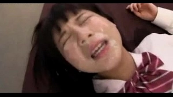 adolescente-golpeado-duro-facial