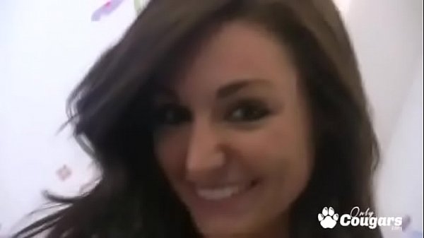 Jenny Welch wichst dem Kameramann nach einem Lapdance einen runter