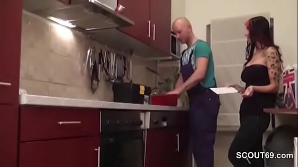 Handwerker will Geld und darf Teeny statt dessen Anal ficken