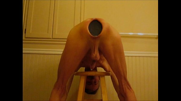 Riesiger Anus und ein riesiger Buttplug