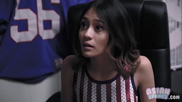 Succhiare il cazzo per diventare la cheerleader Jasmine Grey: AsianSpanks.com