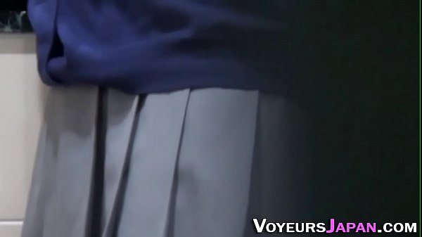 Asiatischer Student masturbiert