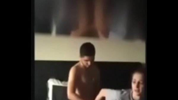 Caliente hermana espa&ntilde_ola obligada a follar en el ba&ntilde_o