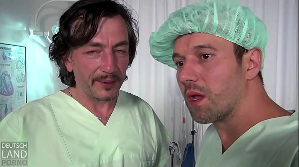 Kim viene in clinica a causa della febbre polare - i medici se ne accorgono solo quando il suo polo ha la febbre - la cagna