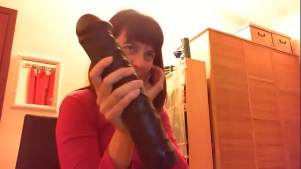 Ti domino con questi grossi cazzi, vuoi succhiarli tutti?