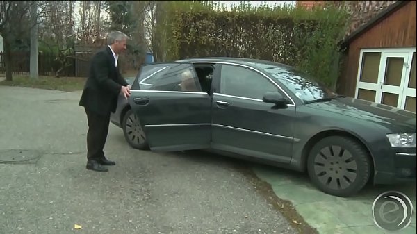 Honey sau đó cho Reinhardt xem. thư ký có thể làm gì