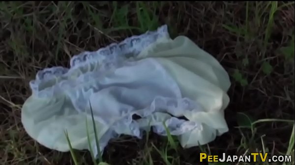 亚洲人蹲着撒尿