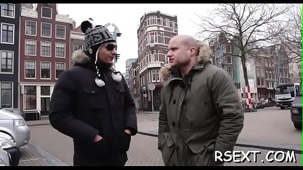 Puta sexy con tetas pequeñas follada duro por el coño recortado