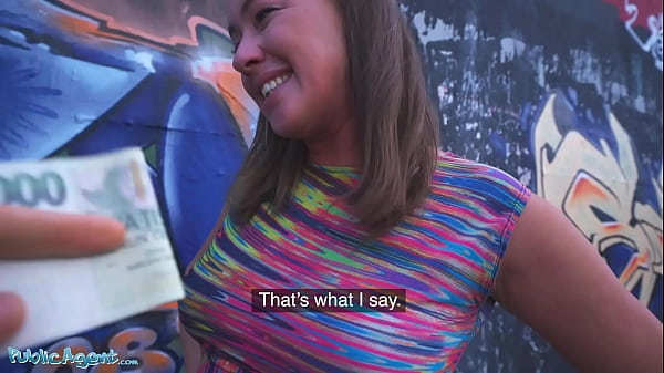 Incredibile esibizione sensuale di una teenager