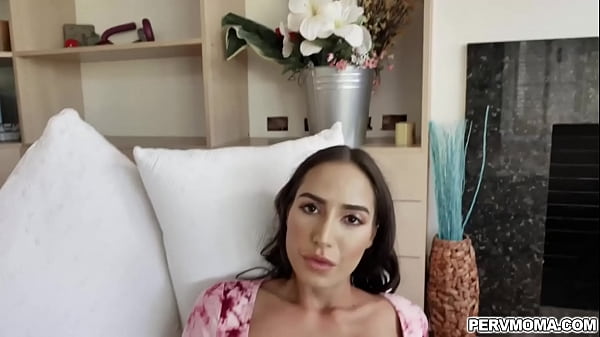 Suerte hijastro dedo a su madrastra Desiree Dulces MILF muffin