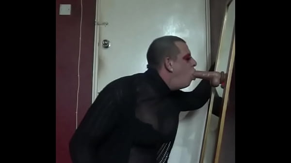 Sissy bisessuale Mark Wright vuole davvero un cazzo vero e come vorresti che il tuo cazzo venisse succhiato in questo modo dopo averlo infilato nel culo con 3 segaioli che hanno votato contro