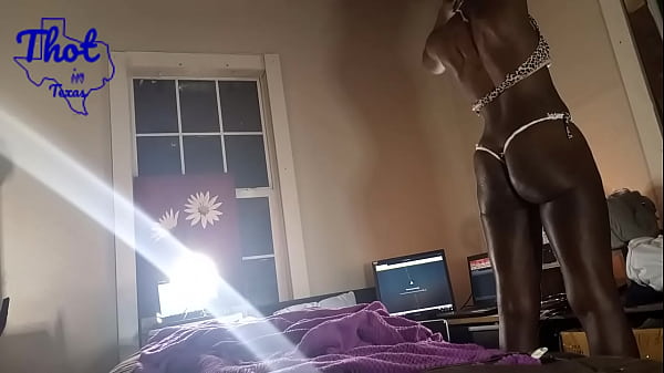 Thot in Texas - Bubble Booty Slut Ebony Bubble preparándose para hacer un video de creampie a punto de ser follada como un vertedero de semen