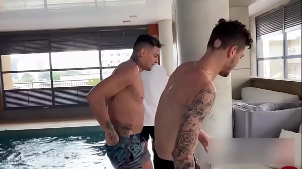 Enrollando El Culo Del Joven En DP