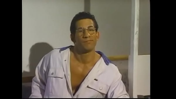 Note sugli attivisti sessuali e voti per la parità di diritti dei gay tra gli agenti di polizia, due poliziotti Steven Crawford e Joe Romero della polizia di New York hanno dichiarato pubblicamente il loro orientamento