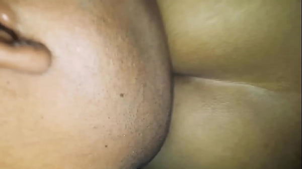 Succhio il culo della mia sorellastra, ha un sapore di culo delizioso