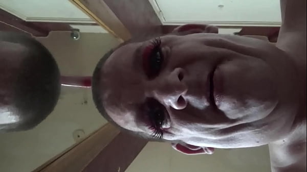 Il gay bisessuale Mark Wright vorrebbe che tu gli mettessi il culo in bocca mentre ti mostra il suo cazzo dildo