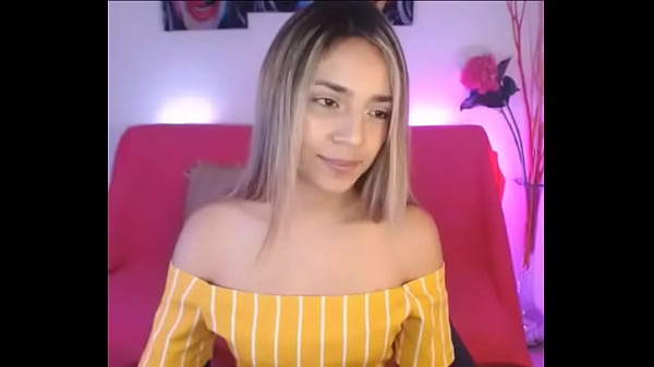 xxxxhardpairxxx sexy schöne Blondine zeigt im Internet süße Schultern