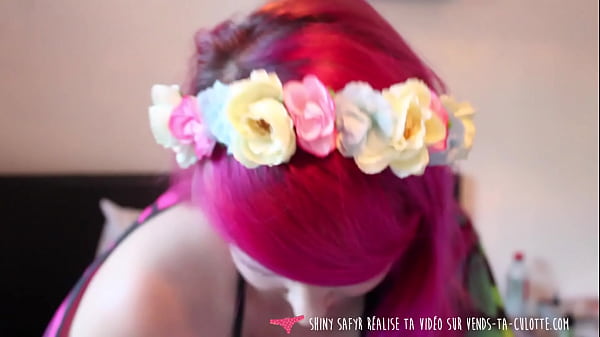 Vends-ta-culotte - Alternative girl undresses and caresses her pussy - Shiny Safyr