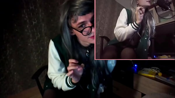 Rainyair femboy stretto, due telecamere, oltre a un grosso dildo e un po' di succo di culo