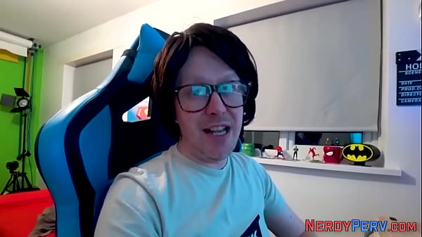 Amateur rides and sucks nerds cock