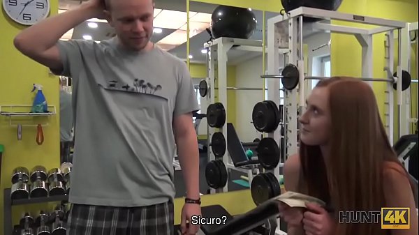 CACCIA4K. La splendida ragazza Linda Sweet ama solo lo sport, i soldi e il sesso