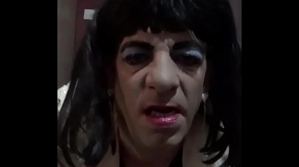 Al travesti bisexual Mark Wright le encanta disparar su carga de semen, pero necesita una polla real para follárselo y poder disparar su carga más fuerte y más rápido.