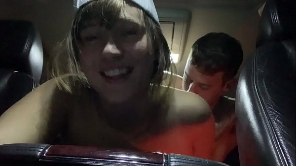 Wildes rothaariges Teenie-Mädchen