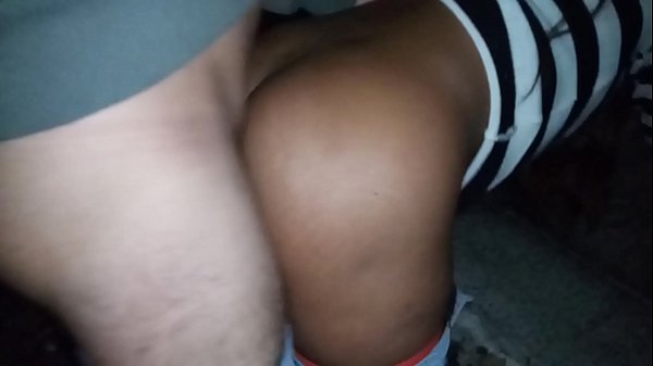 Sensuale ragazza teenager si spoglia da adolescente