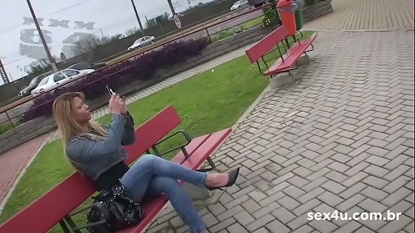 Luana ga&uacute_cha abordada por el director Don Picone acepta dinero para desnudarse [ver más en RED]