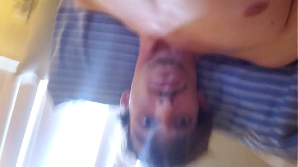 Schüchterner Junge steckt sich beim Masterbieren einen Viberator in den Arsch