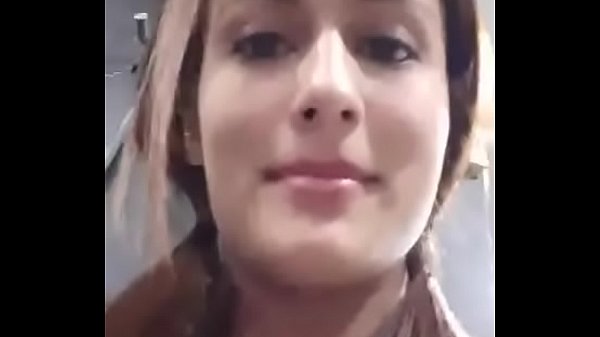 Latina fitness se corre en ba&ntilde_o de gym