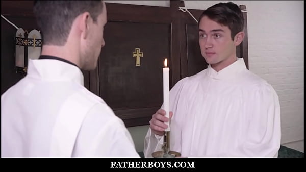 Ragazzo cattolico chierichetto Mason Anderson scopato da padre Fiore durante l'allenamento