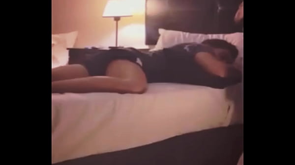 Dopo qualche drink alla festa, il mio migliore amico etero mi scopa pensando alla sua ragazza