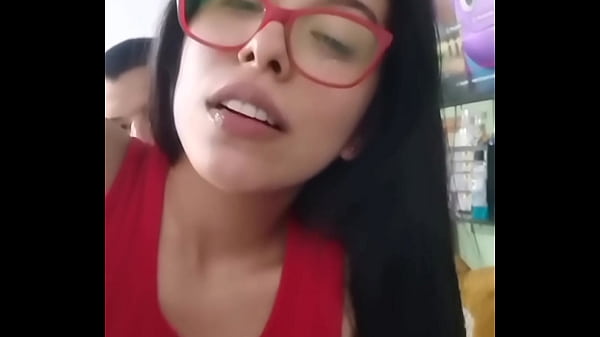 mostrándole a mi esposo lo que hace su mejor amigo cuando no está en casa