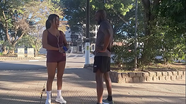 Conocí a un estudiante en la calle, fui al departamento a dar una lección gratis, terminé dando mucho más, el chico me folló caliente, ni siquiera el culo, me perdonó.