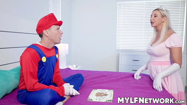 Sophia adore Halloween ! Elle adore ce rendez-vous effrayant et peut être un peu trop enthousiaste. En revanche, Rion, son beau-fils Grinch, en a marre.