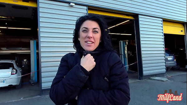 Nóng SỮA. Sabrina biết cái gì phải làm với hai trống