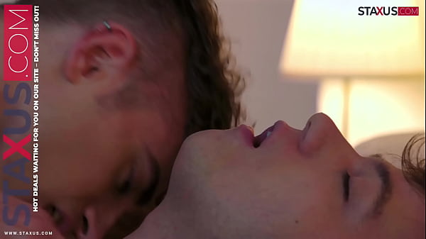 STAXUS :: Un viaggio con gli amici trasformato in un'esperienza indimenticabile. Il tipo che non vedi mai arrivare...