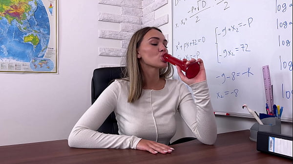 Amazing hot Teen performs