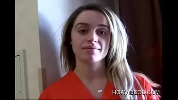 Prigioniero evaso fa un pompino in manette