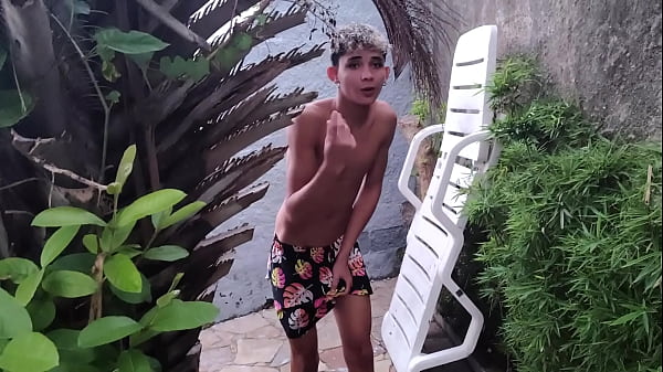 Stiefmutter verführt ihre GEBOREN mit ihrem riesigen Arsch. Der jungfräuliche Wichser Irm&atilde_ozinho spioniert weiterhin aus, dass Sex in public_cons 2 ENTIADO (siehe geschlossen) war