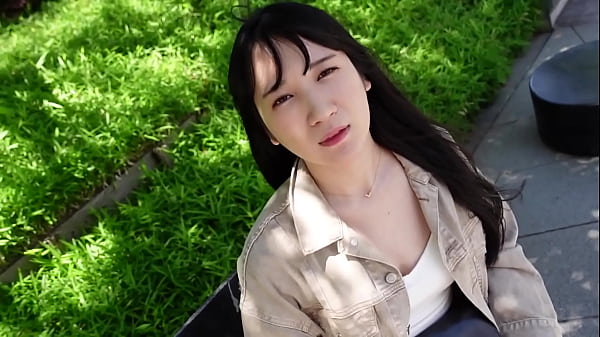 Süßes Teenie-Mädchen tanzt im Cumshot