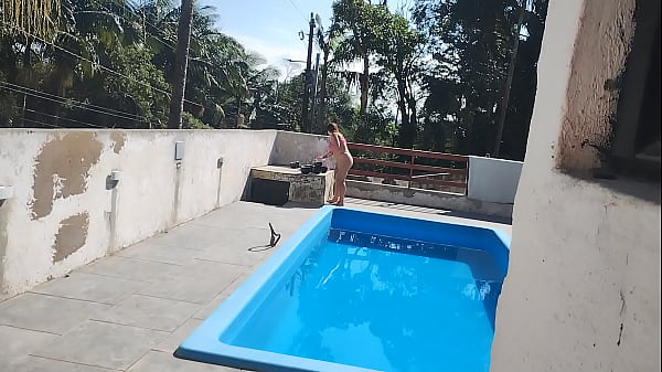I called the bricklayer on Sunday to finish a job on the pool. But I was prepared, little bitch waiting... soon he jerked off and came for me