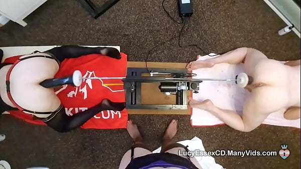 Erstaunliches Fickmaschinen-Doppeldildo-Duell