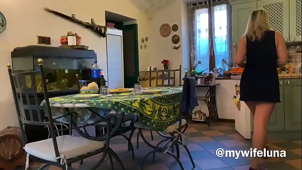 Ich bereite mich auf das Essen vor, aber ich bin froh, dass mir der Arsch zerstört wird