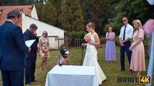 BRAUT4K. Blonde Braut mit natürlichen Titten hat auf ihrer versauten Hochzeit einen tollen Fick genossen