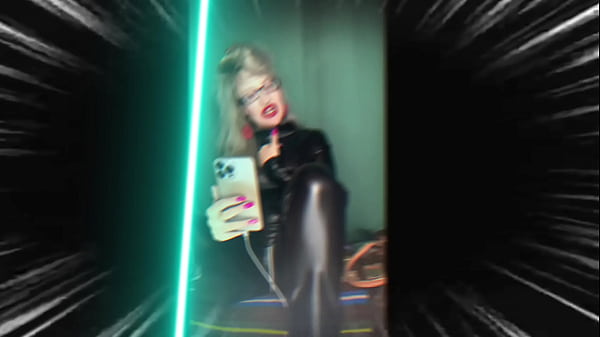 Entrenamiento de mariquitas: cómo pedir orina con grandes lágrimas y labios carnosos